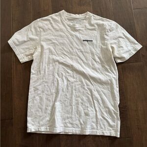 Patagonia MEN'S P-6 LOGO RESPONSIBILI-TEE White Short Sleeve shirt